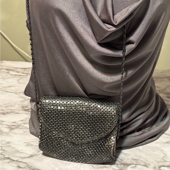 vintage-style black mesh evening bag with a metallic chain strap. - Picture 7 of 8